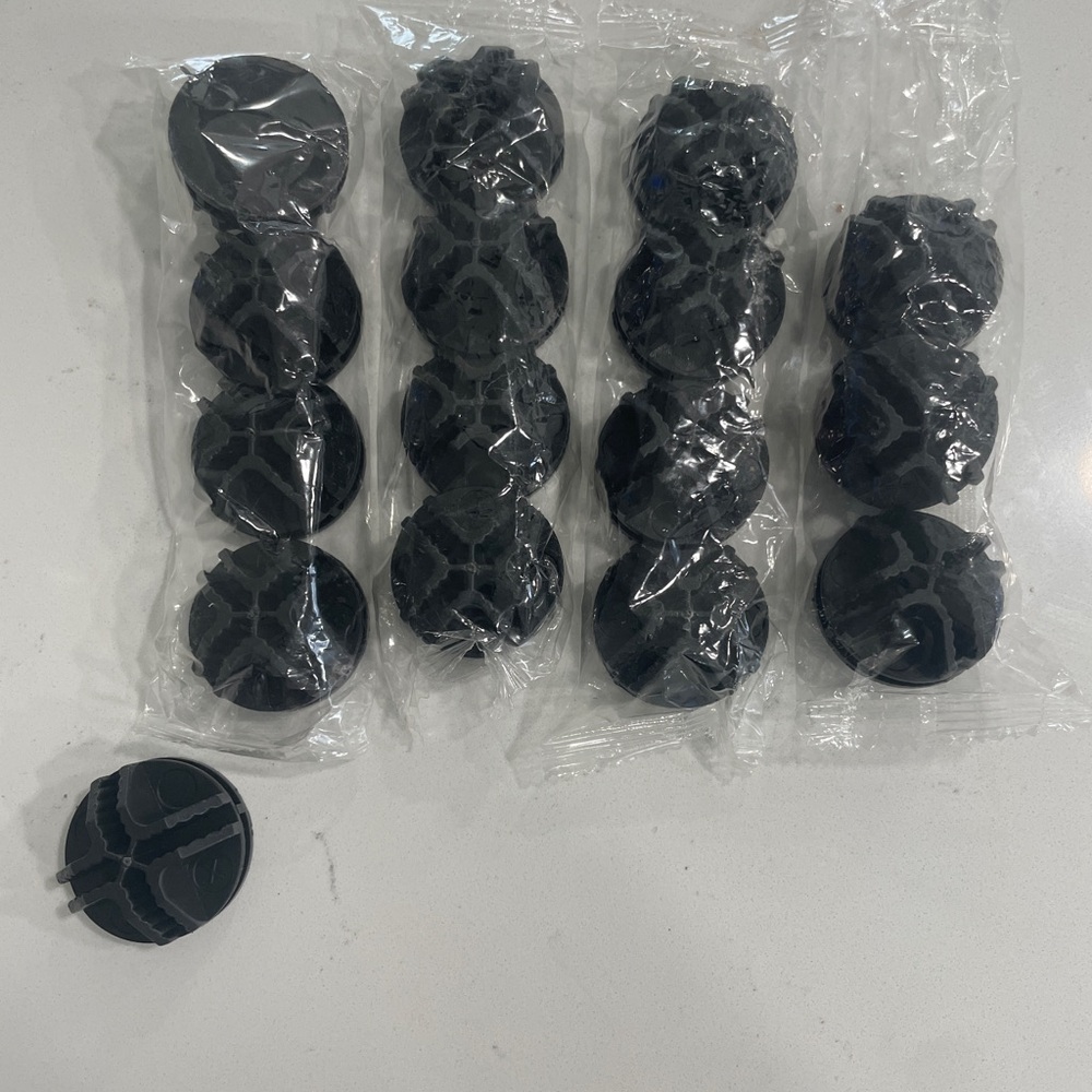 Wire cube plastic connectors for storage containers